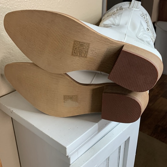 Western Floral Embroidered Rhinestone White Boots NEW in box - Picture 8 of 8